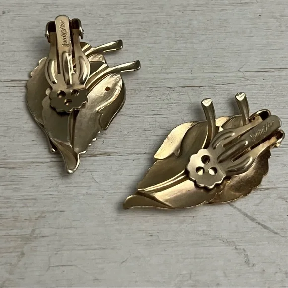 Judy Lee Vintage 1980s Gold Tone Double Leaves Clip On Earrings - Picture 2 of 10